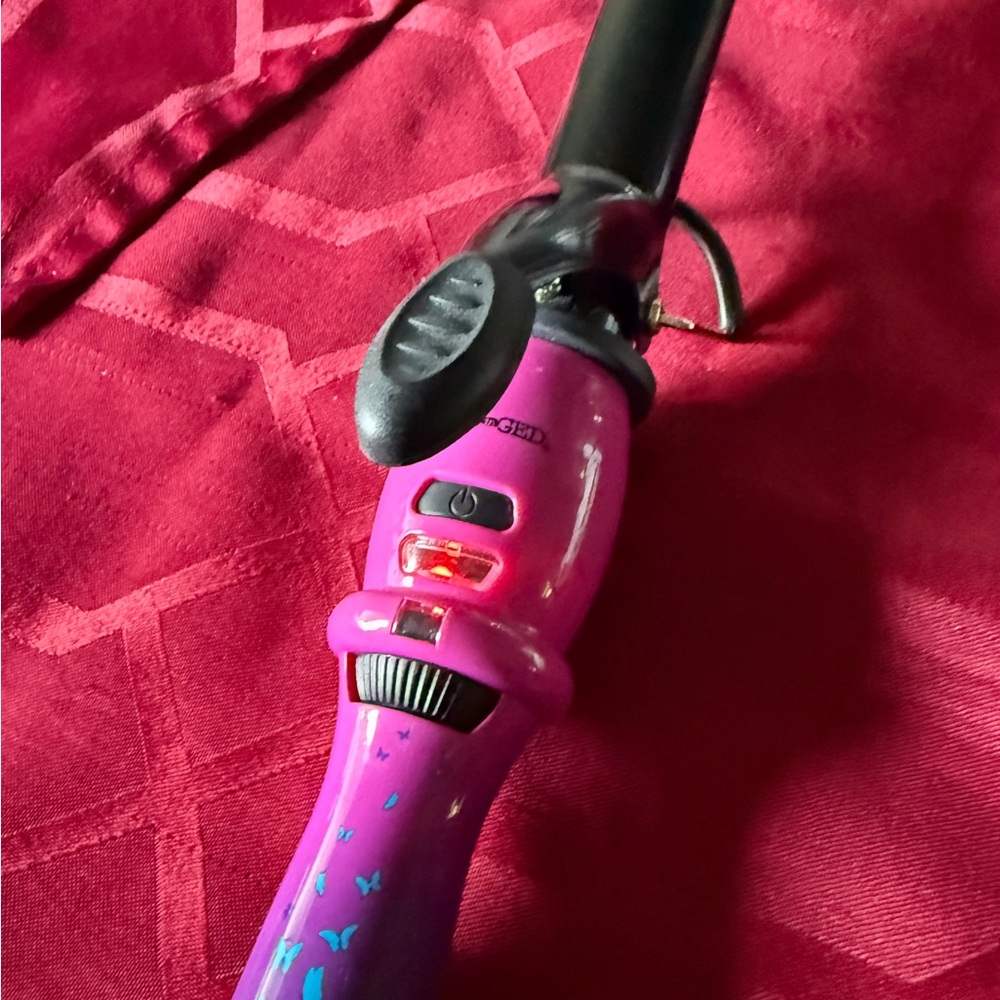 Professional Curling iron by Plug ged adjustable heat settings